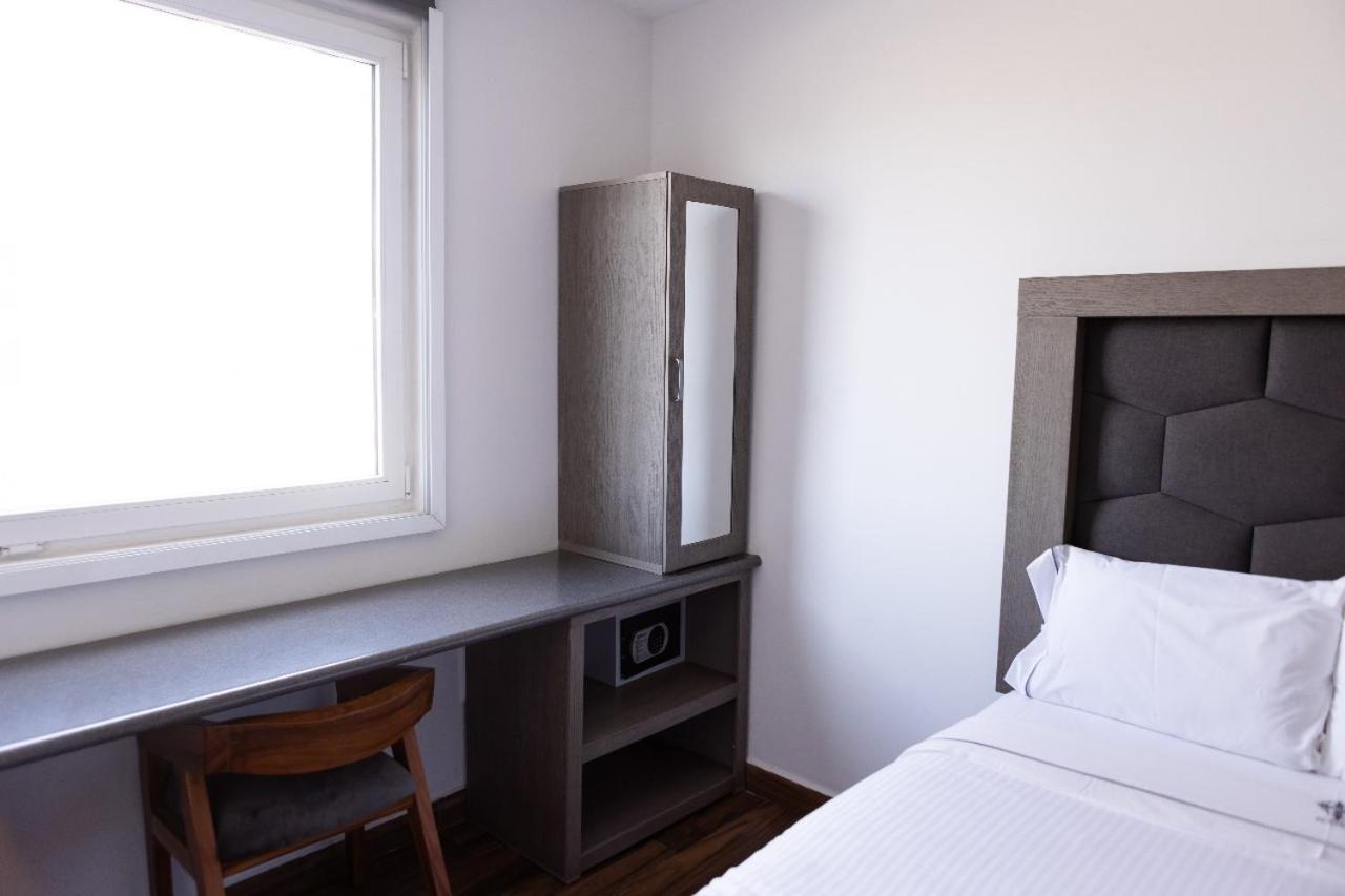 Hotel Bugari Aeropuerto Guadalajara Las Pintas